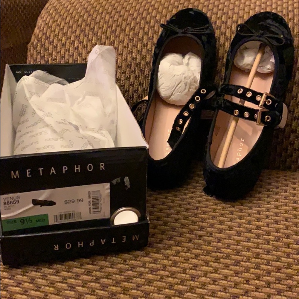 Black Flats, size 91/2 ladies.